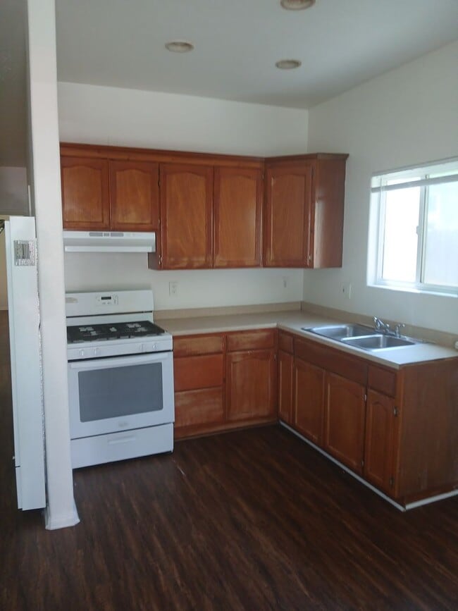 Foto del edificio - 638 E 7th St