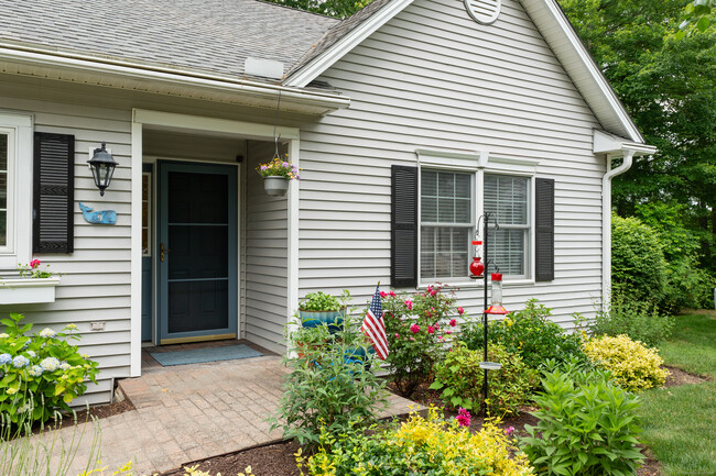 Building Photo - 9 Sterling Dr