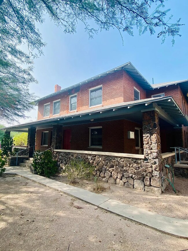 Foto del edificio - 503 E University Blvd