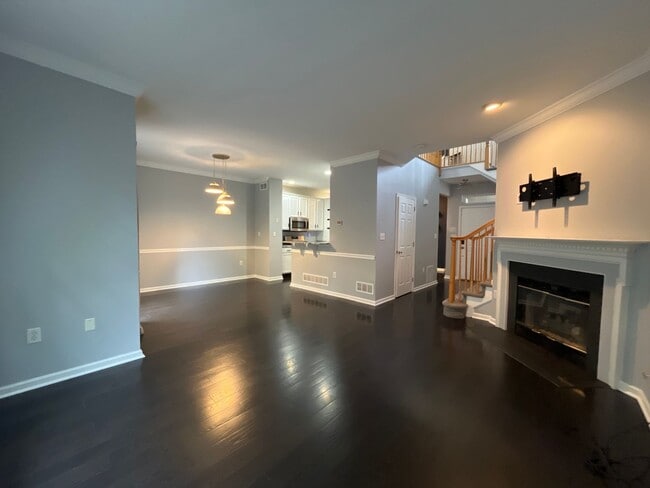 Foto del edificio - Spacious 3-bedroom, 2.5-bath home in South...