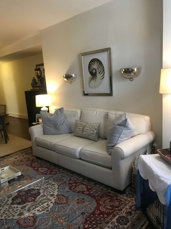 Living Room - 1658 Avon Pl NW