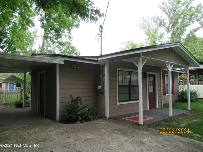 Building Photo - 8066 Graff Ln