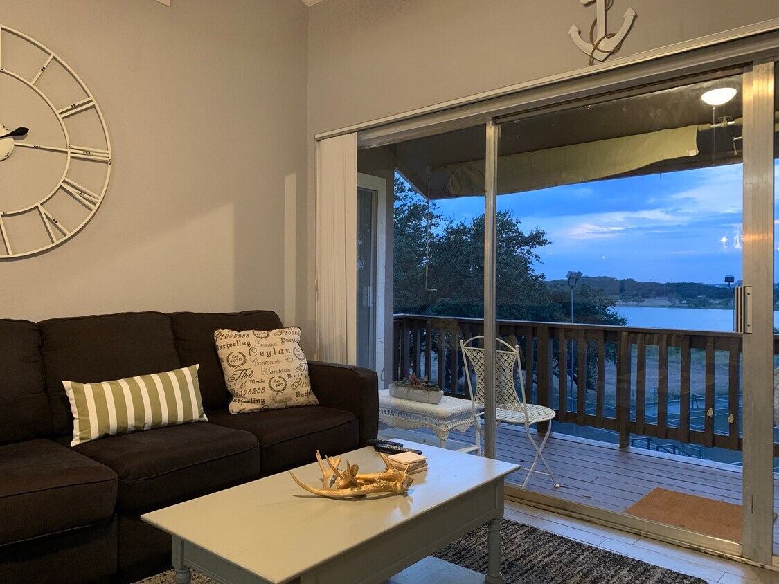 Living room water front view - 2004 Lakeland Dr