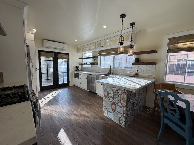 Foto del edificio - 2120 Laverna Ave