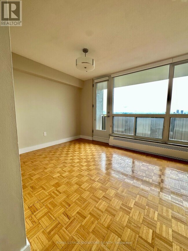 Photo du bâtiment - 666 Spadina Ave.