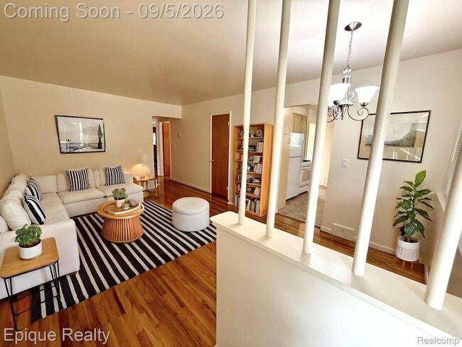 Building Photo - 5627 Clippert St