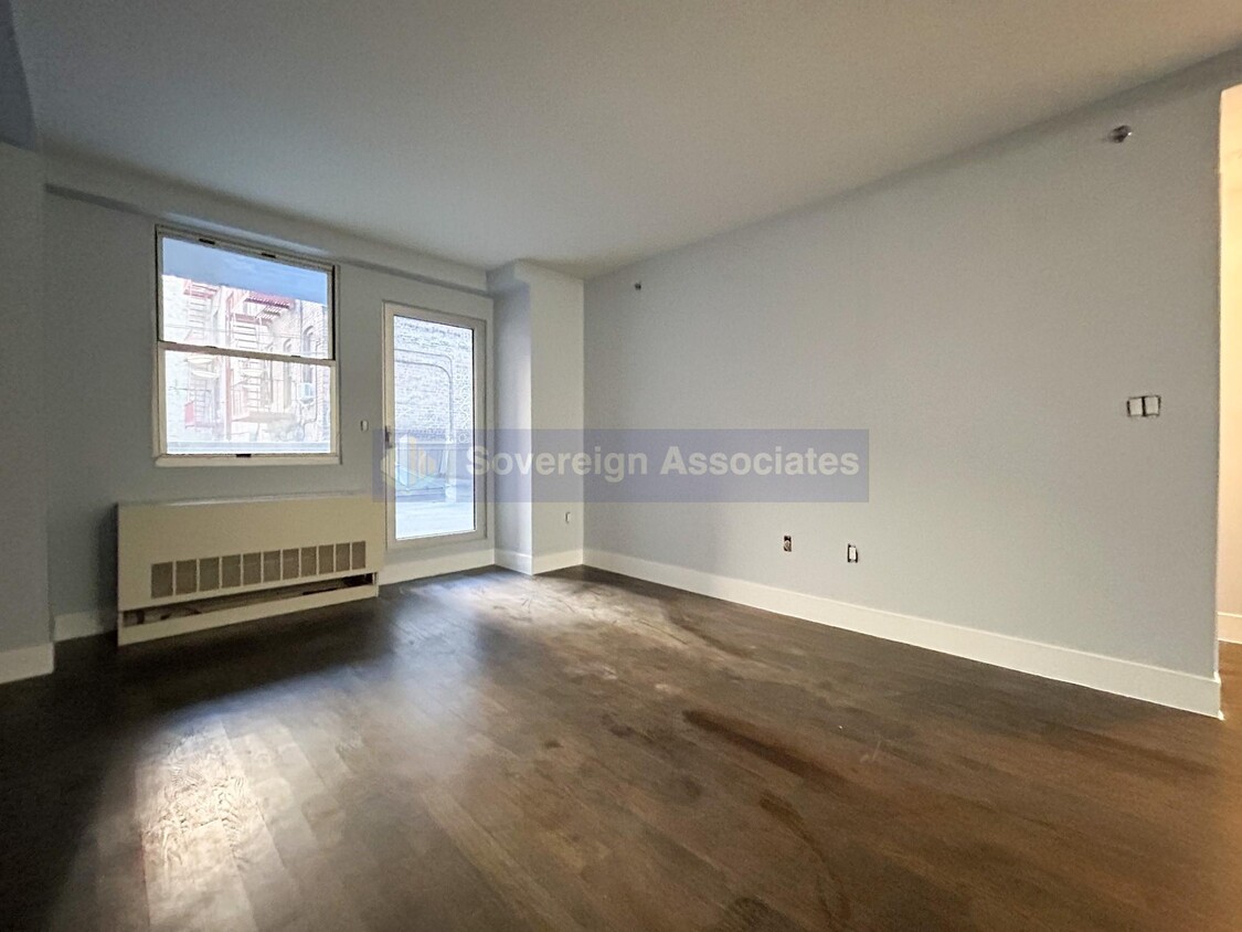 Foto principal - 703 W 171st St