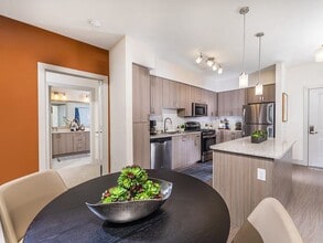 Building Photo - 808 West Apartments