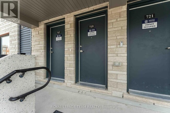 Building Photo - 719 Arcadian Private