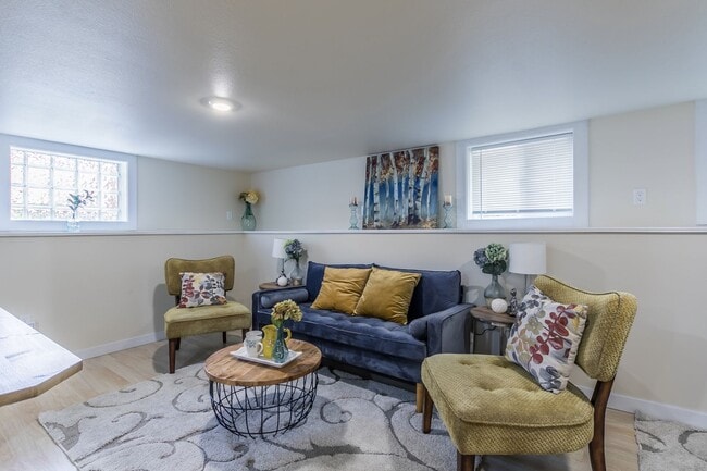 Building Photo - Adorable home with 3 Units in Tacoma
