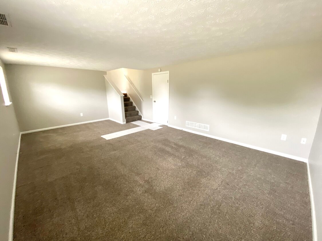 Primary Photo - 2047 Zircon St NE