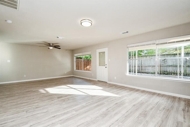 Foto del edificio - 11659 Evesborough Dr