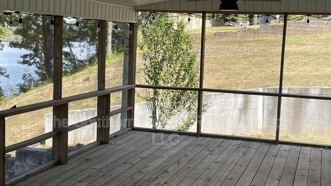 Building Photo - 609 Lakewood Dr