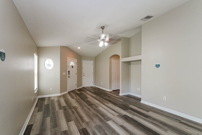 Foto del edificio - 8003 Canterbury Lake Blvd