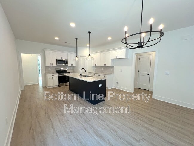 Building Photo - 427 Mint St