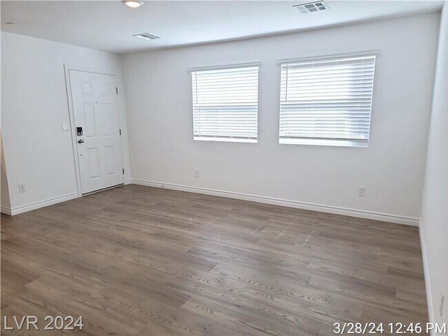 Building Photo - BRAND NEW 4 BED, 2.5 BATH TOWNHOME IN NW L...
