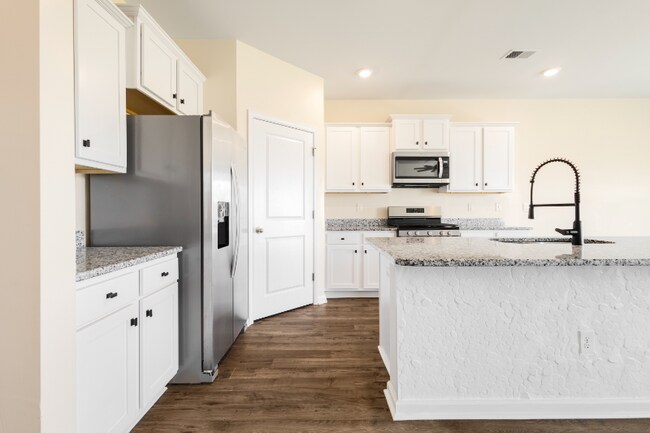 Building Photo - 1715 Perthshire Lp