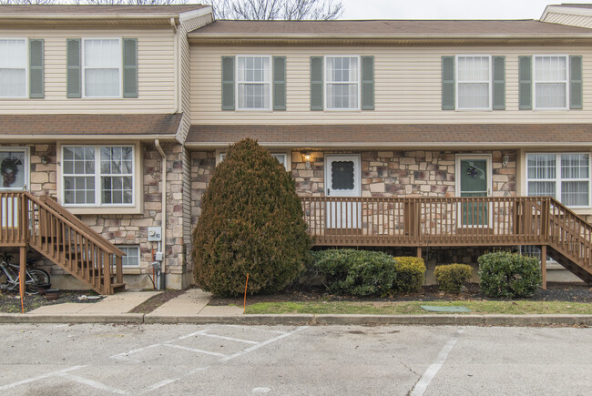 Foto del edificio - 7923 Ridge Ave