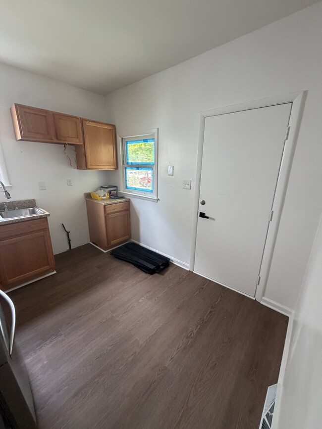 Foto del edificio - 3229 Kirby Ave
