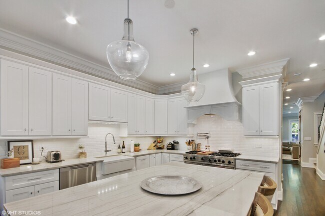 Foto del edificio - 1729 N Marshfield Ave