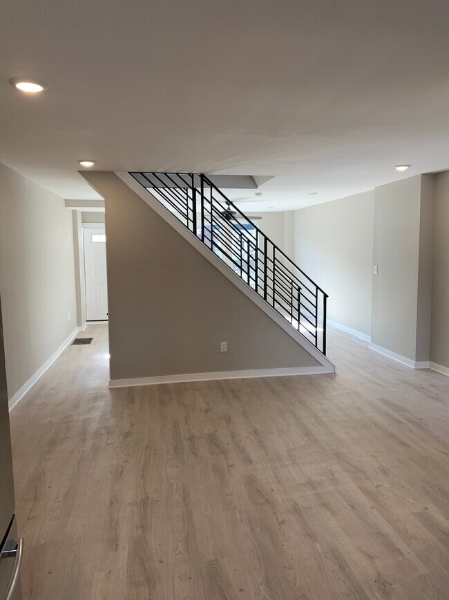 Viviendo - 1817 Ashley St