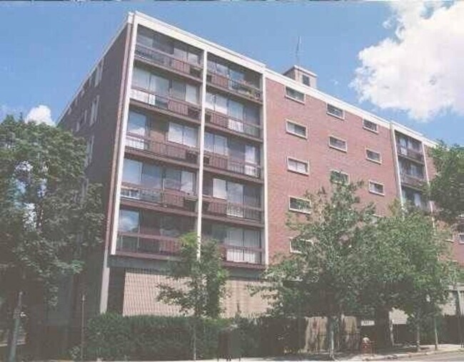 Foto del edificio - 1643 Cambridge St