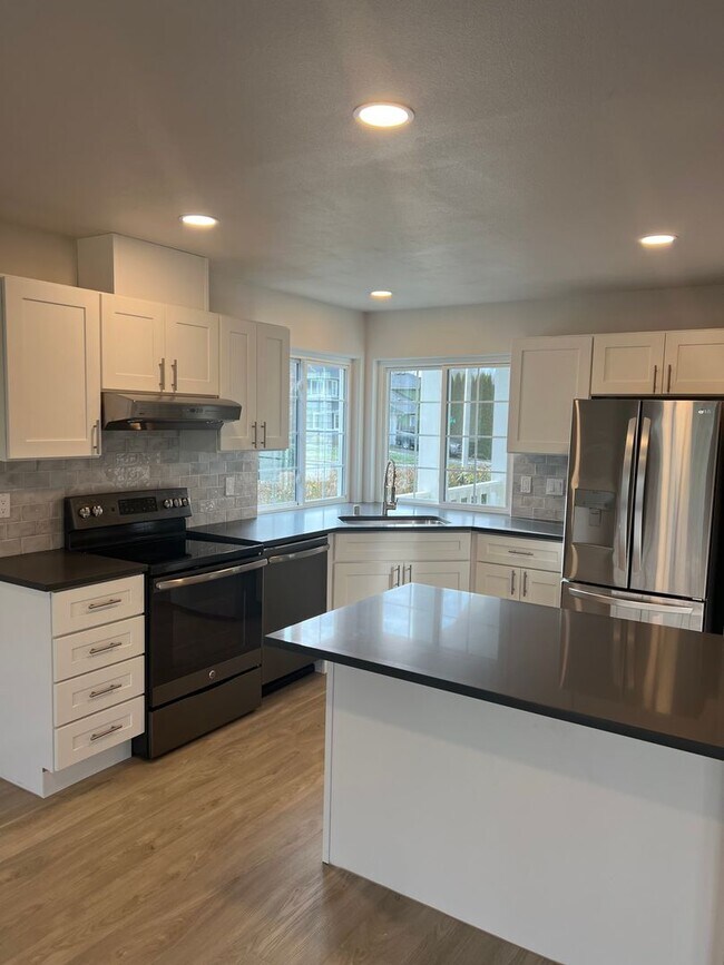 Foto del edificio - Recently Updated 3 Bedroom Lacey Home