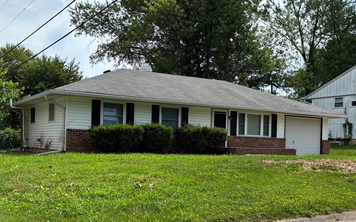 Primary Photo - 3312 N Stoneycrest Rd