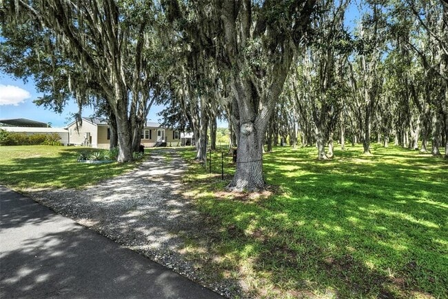 Foto del edificio - 8218 Pine Island Rd