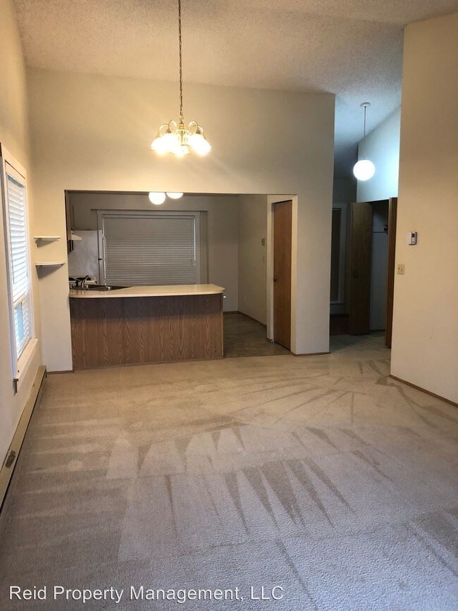 Foto del edificio - 5925 Madrona Ave NE