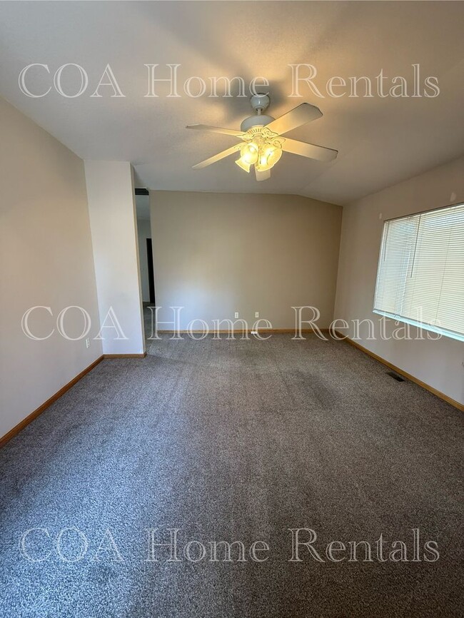 Building Photo - Great West Side Neighborhood