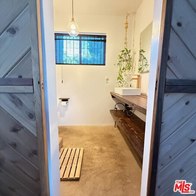 Foto del edificio - 3964 Goodland Pl