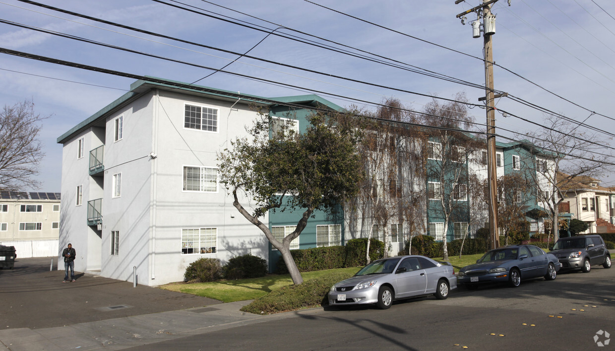 Building Photo - Marshall Manor Apartments