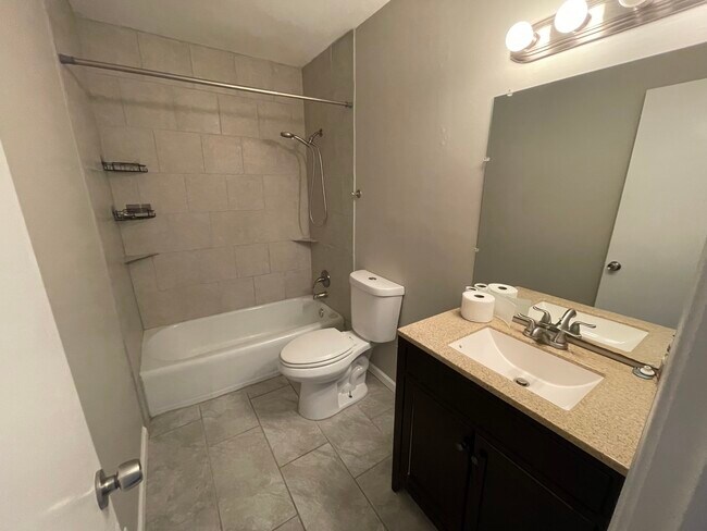 Building Photo - 700 S Central St