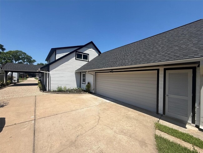 Building Photo - 7711 Meadowvale Dr