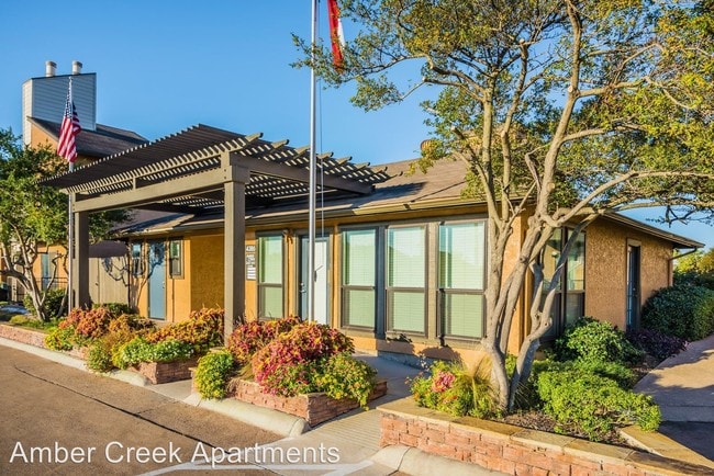 Building Photo - 2 br, 2 bath Apartment - 4386 Lawrence Dr