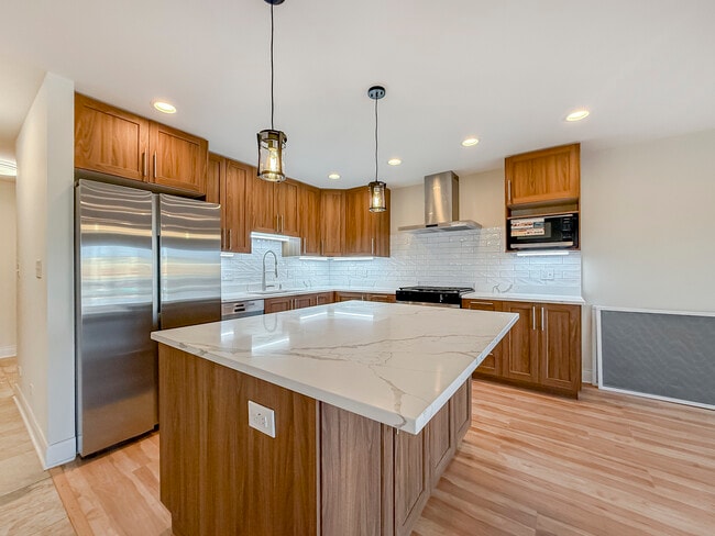 Foto del edificio - 6415 W Irving Park Rd