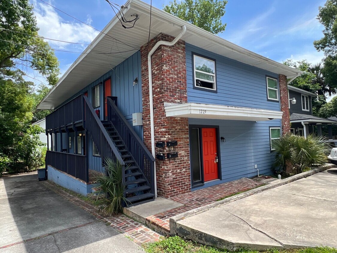 Primary Photo - Nicely renovated 2 bedroom, 1 bathroom uni...
