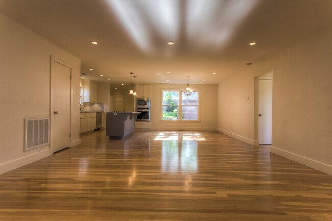 Building Photo - Fantastic Remodel in a Perfect Location!