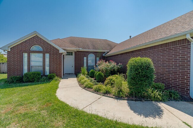 Foto del edificio - 3 Bedroom 2 Bath Beautiful West Fayetteville home!! Great Location, Great yard!!