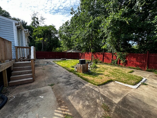 Building Photo - 1706 Wood Ave