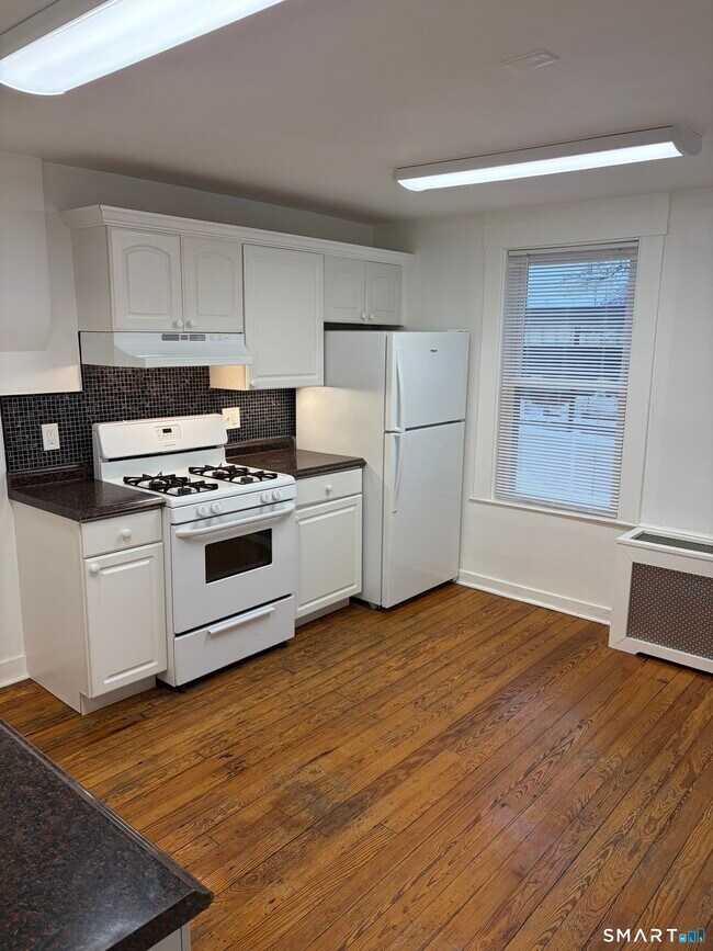 Building Photo - 973 State St