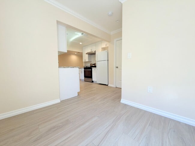 Building Photo - Modern 2BD/2BA ADU in Prime Toluca Terrace Location