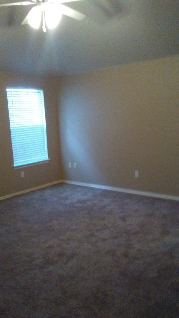 Foto del edificio - 4 Bed, 2 Bath, 2 car garage home, 1.5 miles from OU campus.