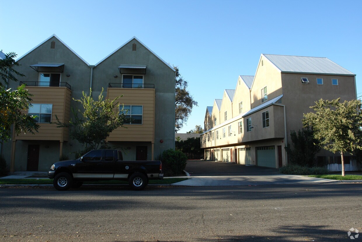 Building Photo - 536 Cedar St