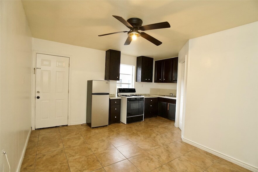 Photo - 6741 Avenue East Unit