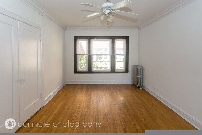 Building Photo - 2557 W Montrose Ave