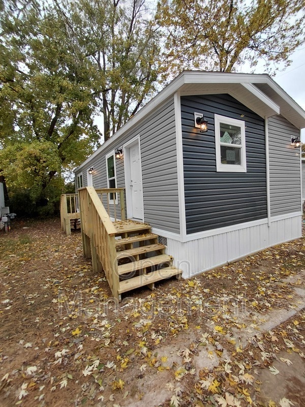 Building Photo - 301 Mantle Ave