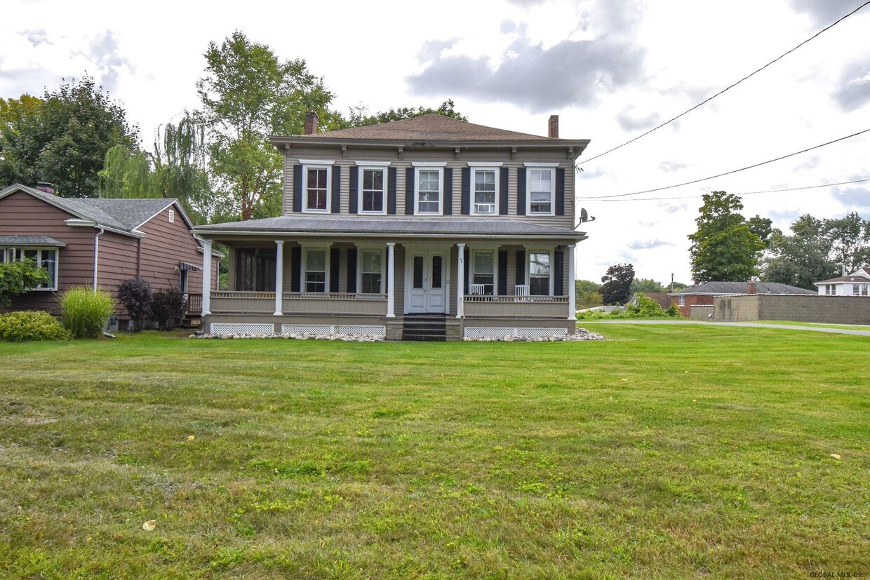 Primary Photo - 49 Russell Rd