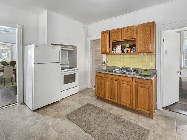 Foto del edificio - 51 Acushnet Ave